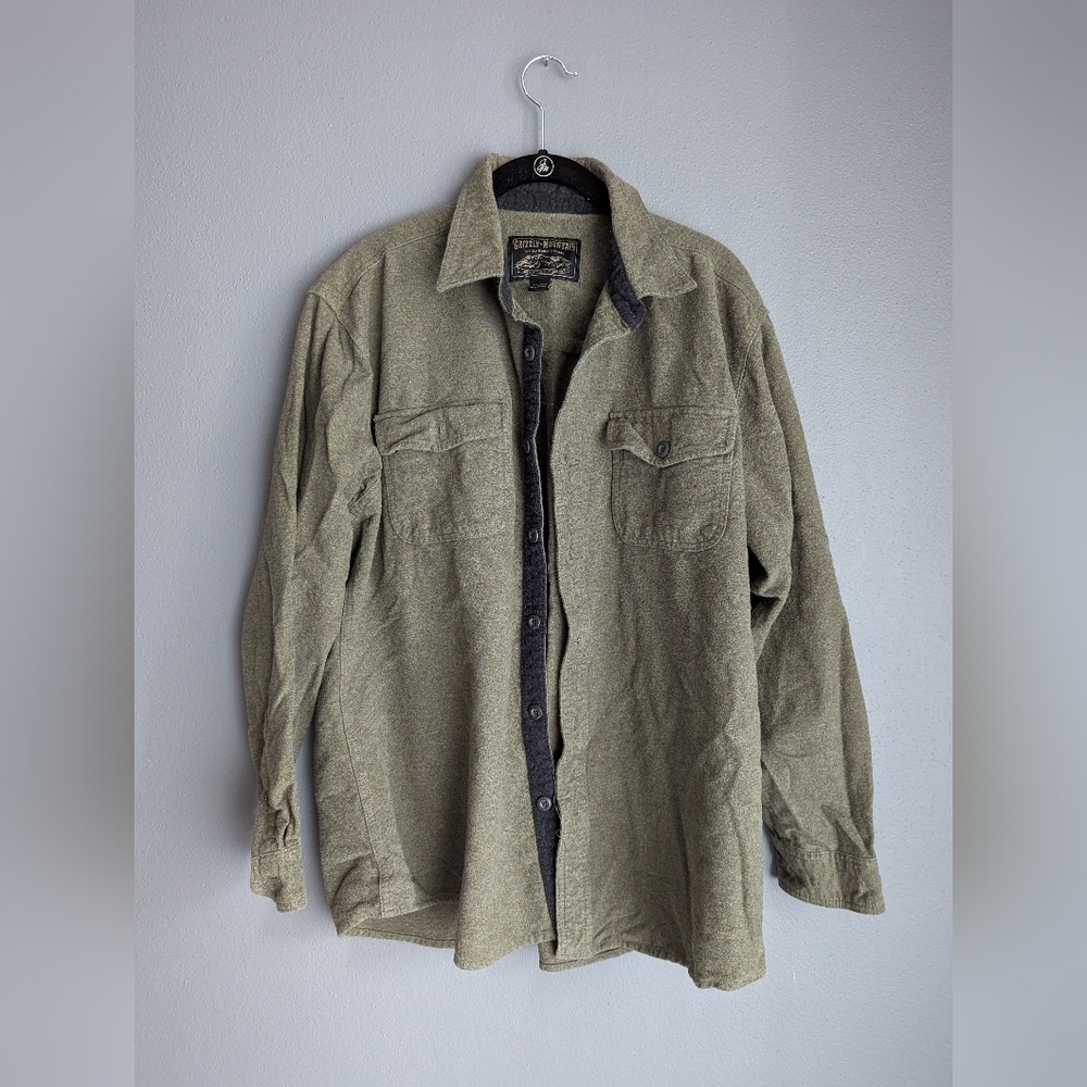 Grizzly Mountain men's button down. Army green. Men's XL shirt.